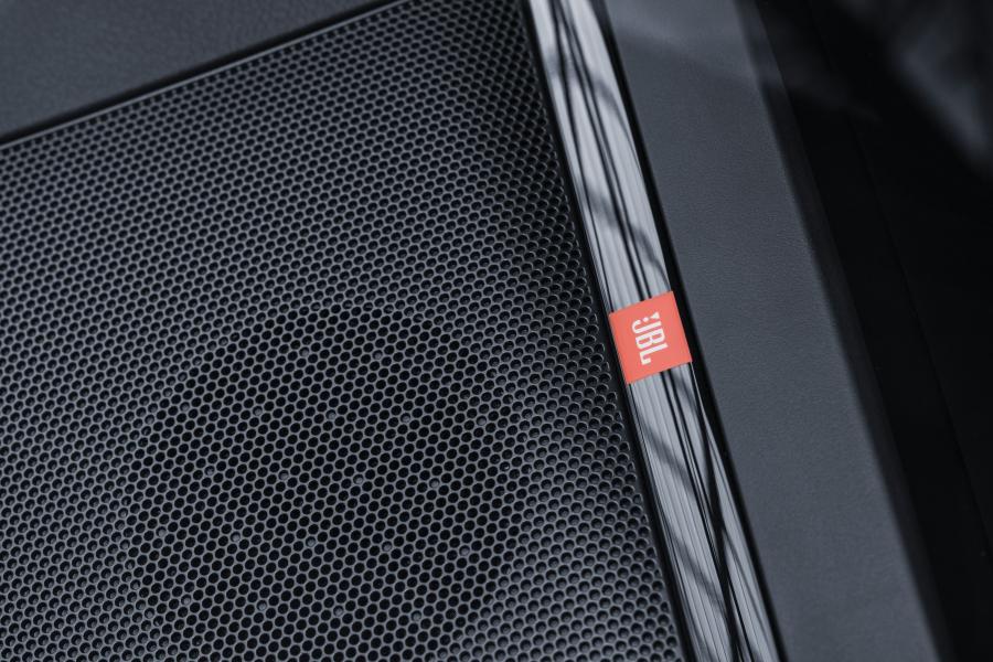Детали интерьера Toyota Prius Plug-in Hybrid 2016 года  (фото 165 из 187)